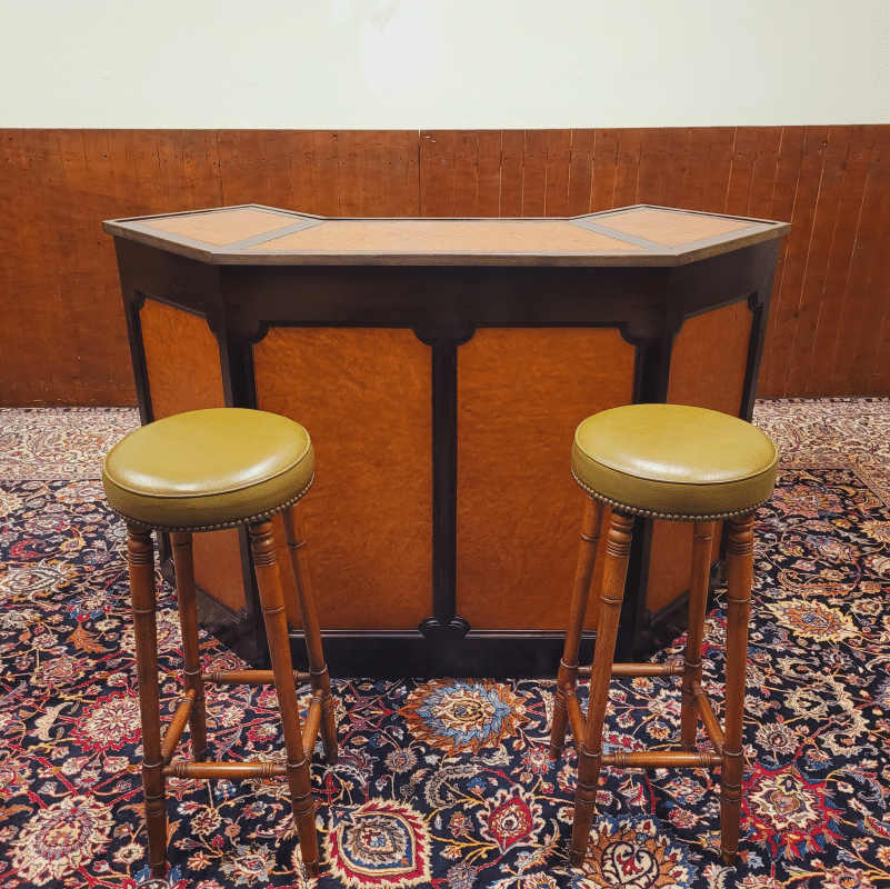 engelse chesterfield mahonie bar volledig bekleed met leer