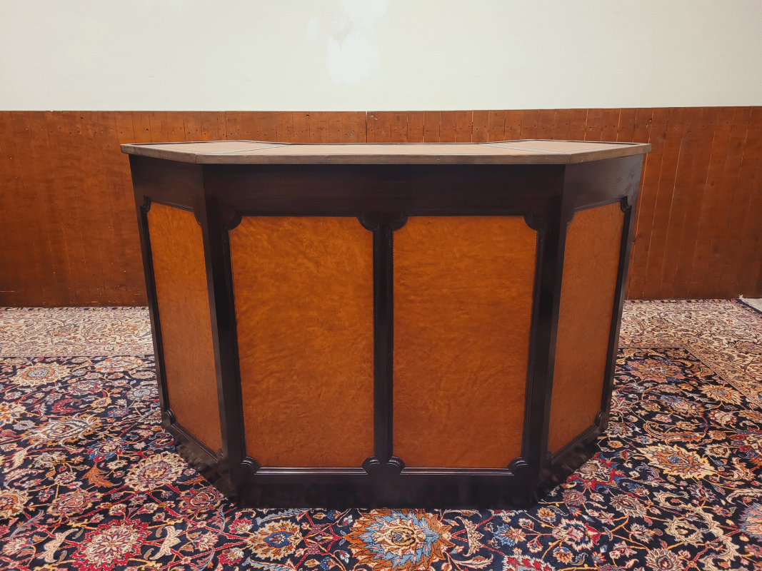 engelse chesterfield mahonie bar volledig bekleed met leer