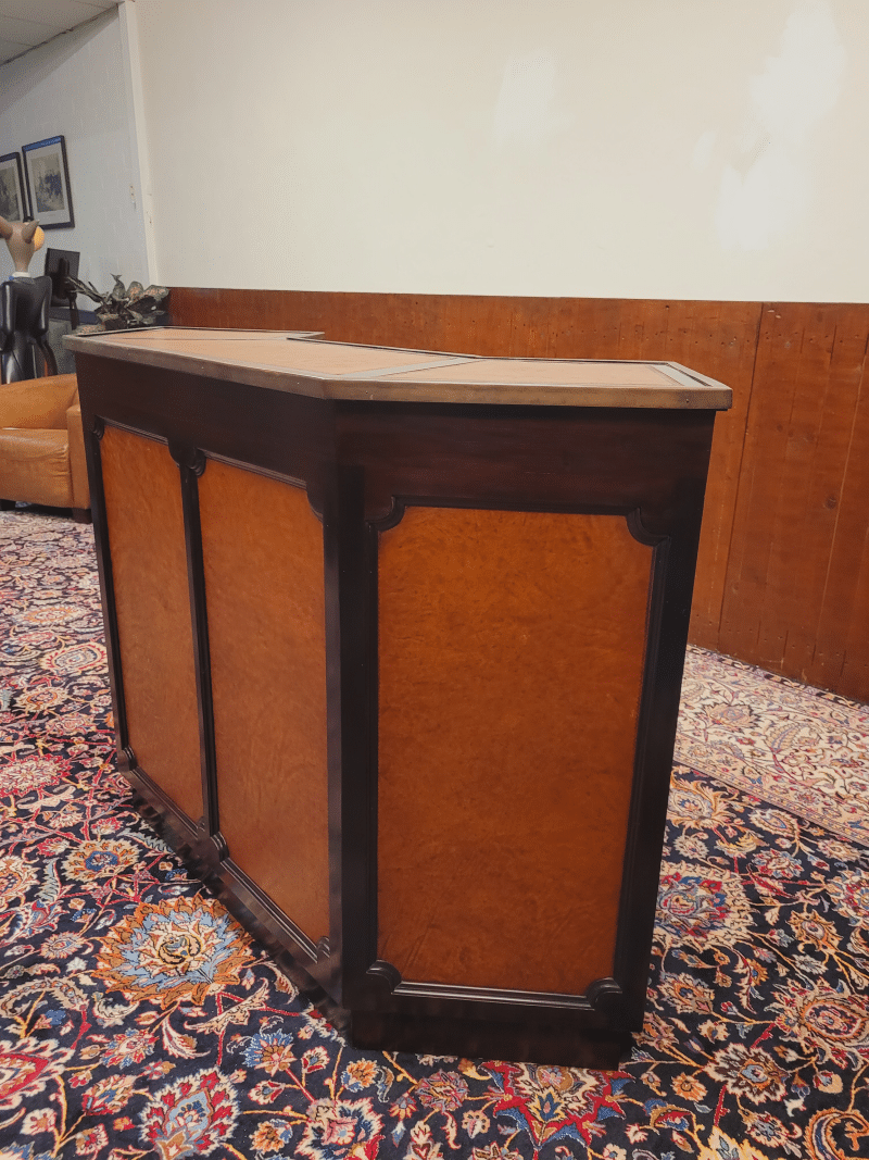 engelse chesterfield mahonie bar volledig bekleed met leer