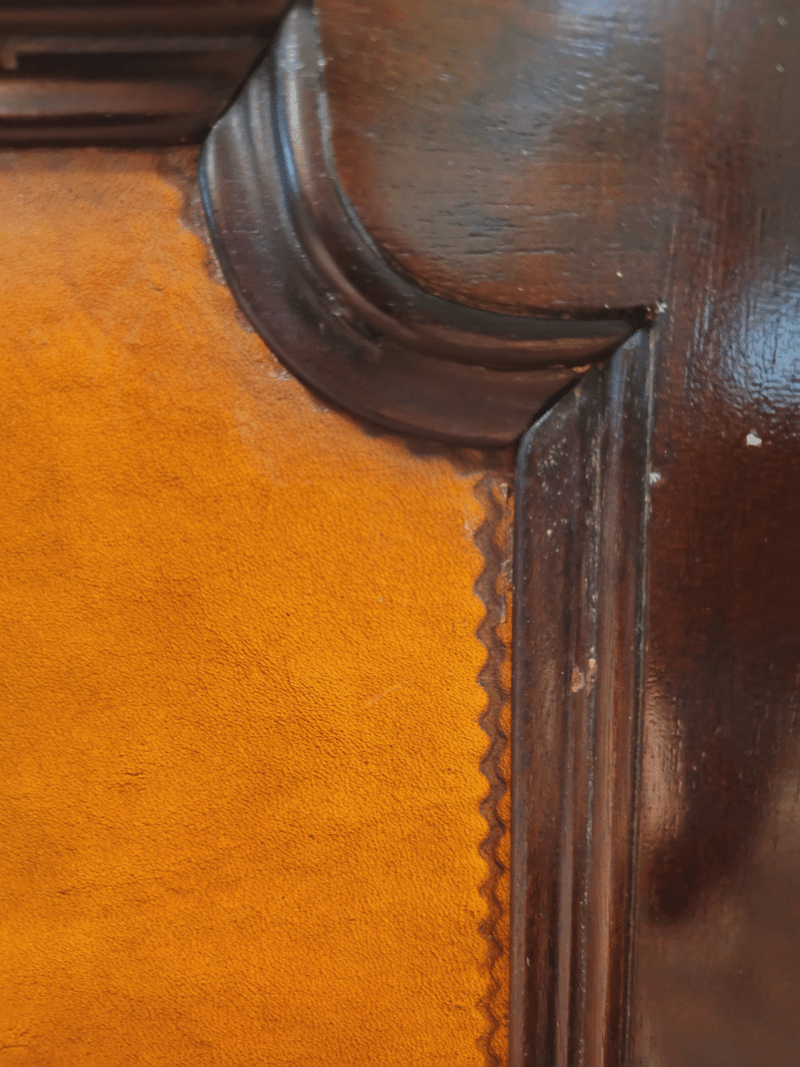 engelse chesterfield mahonie bar volledig bekleed met leer
