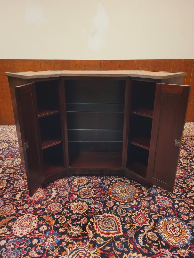 engelse chesterfield mahonie bar volledig bekleed met leer
