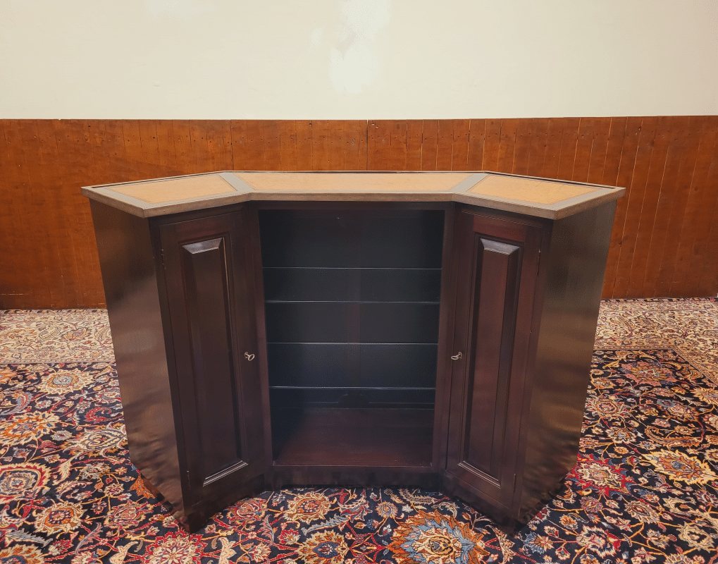 engelse chesterfield mahonie bar volledig bekleed met leer