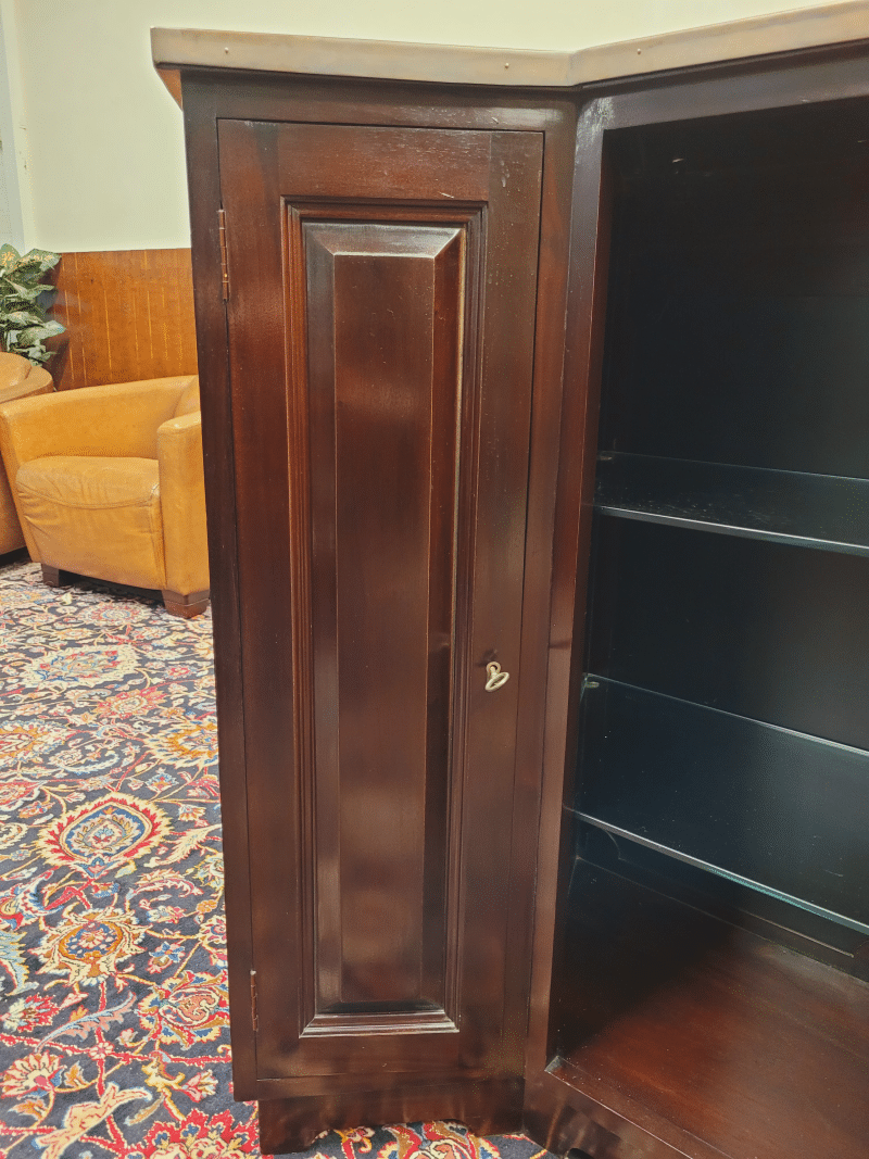 engelse chesterfield mahonie bar volledig bekleed met leer