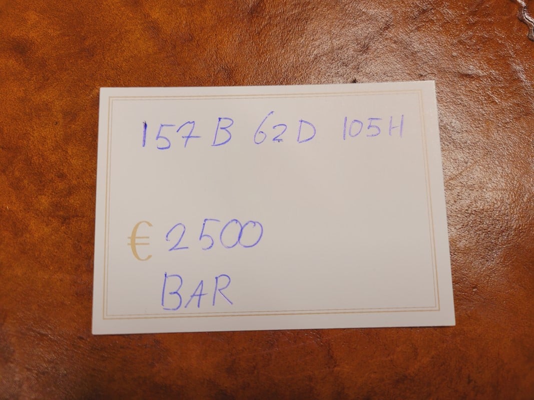 engelse chesterfield mahonie bar volledig bekleed met leer