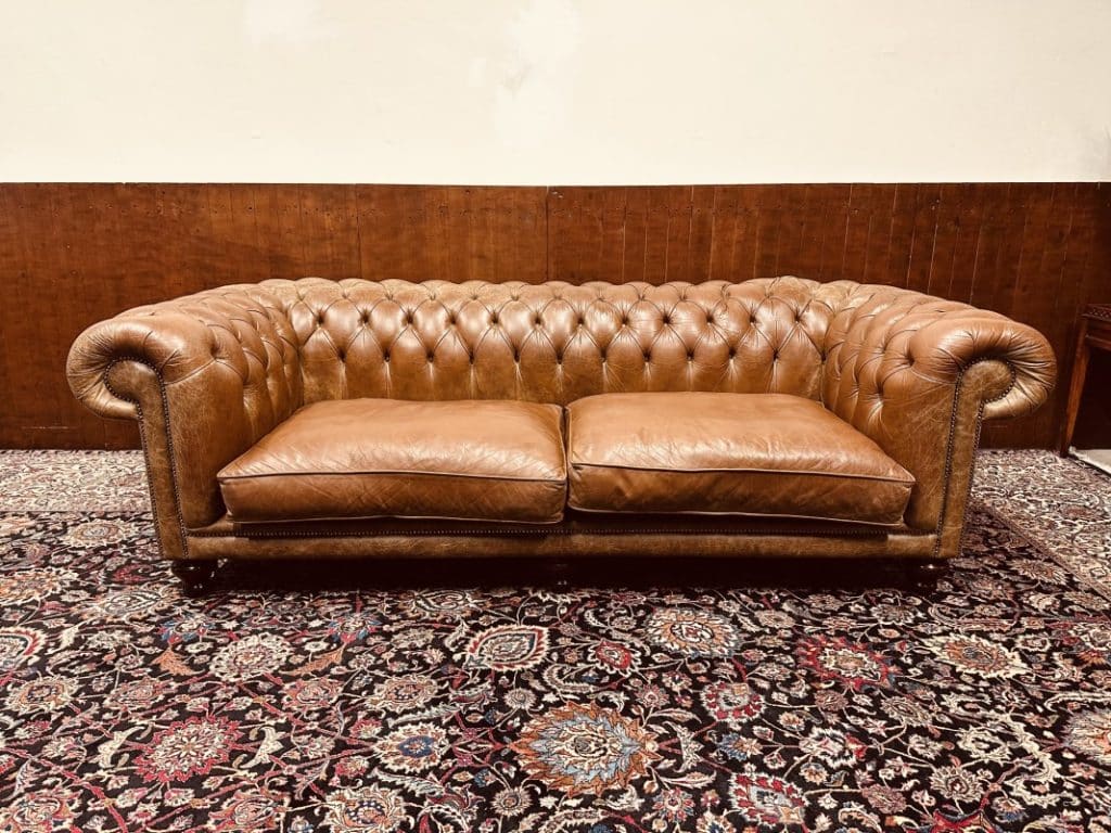 klassiek engels chesterfield westminster bank bankstel sofa 1 2