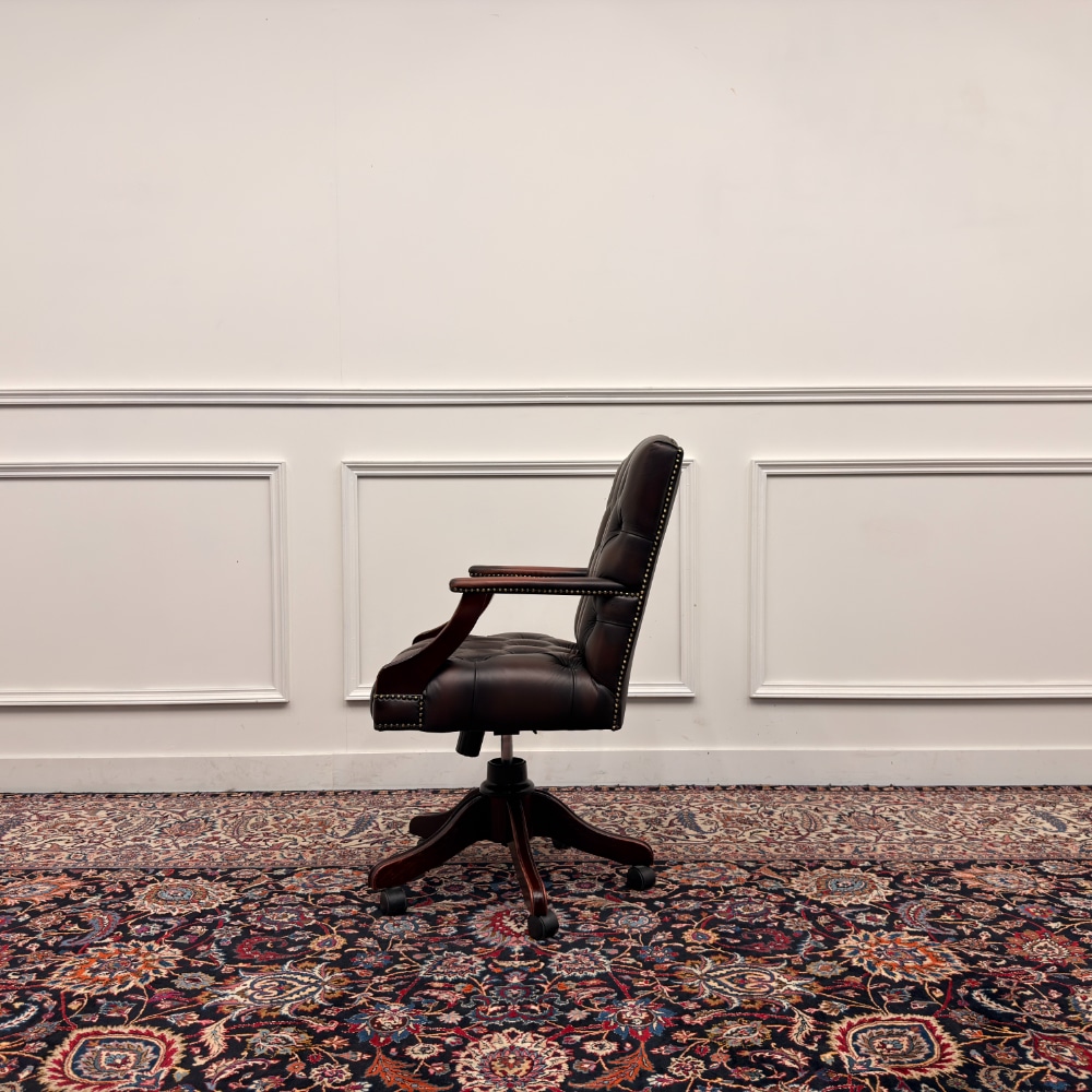 klassieke engelse bureaustoel