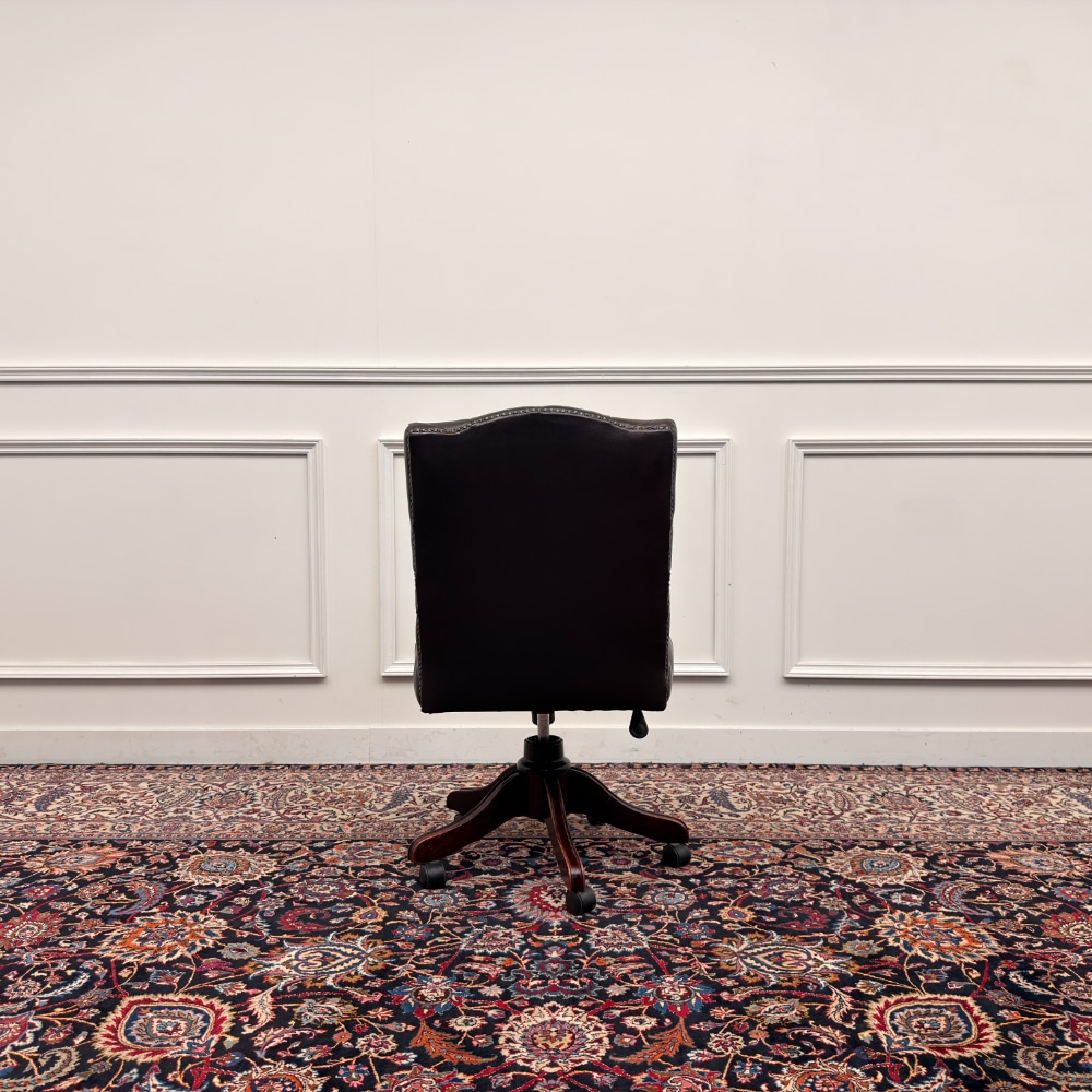 klassieke engelse bureaustoel