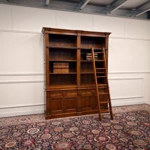 klassiek engels antiek oud vintage chesterfield eikenhout eichholtz open boekenkast bibliotheekkast kast met trap ladder 1
