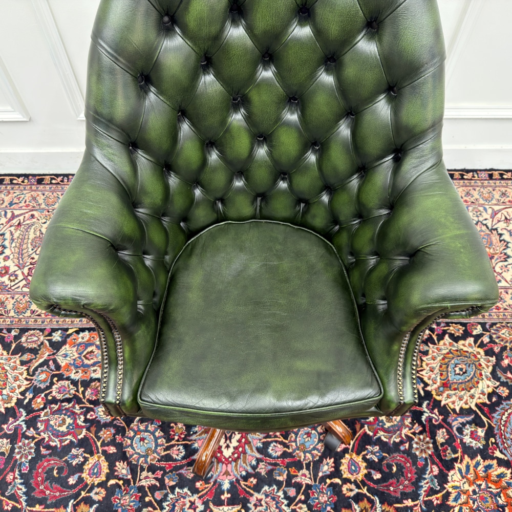Fauteuil de direction Chesterfield de style anglais classique, vert (réplique)