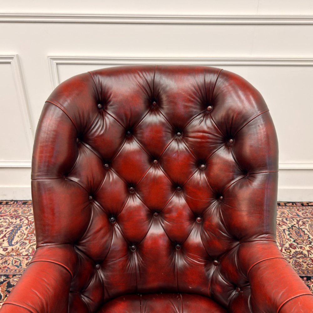 Klassischer englischer brauner Chesterfield-Bürostuhl (Nachbau)