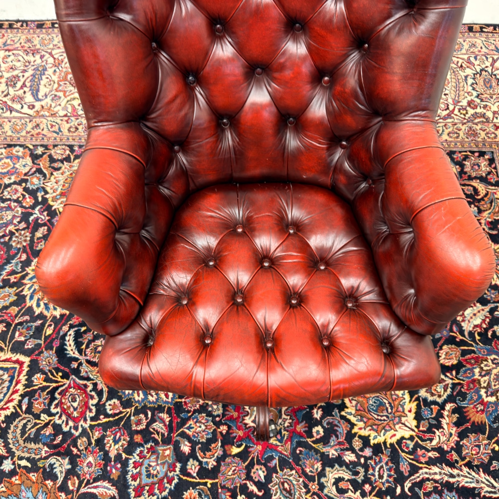 Klassischer englischer brauner Chesterfield-Bürostuhl (Nachbau)