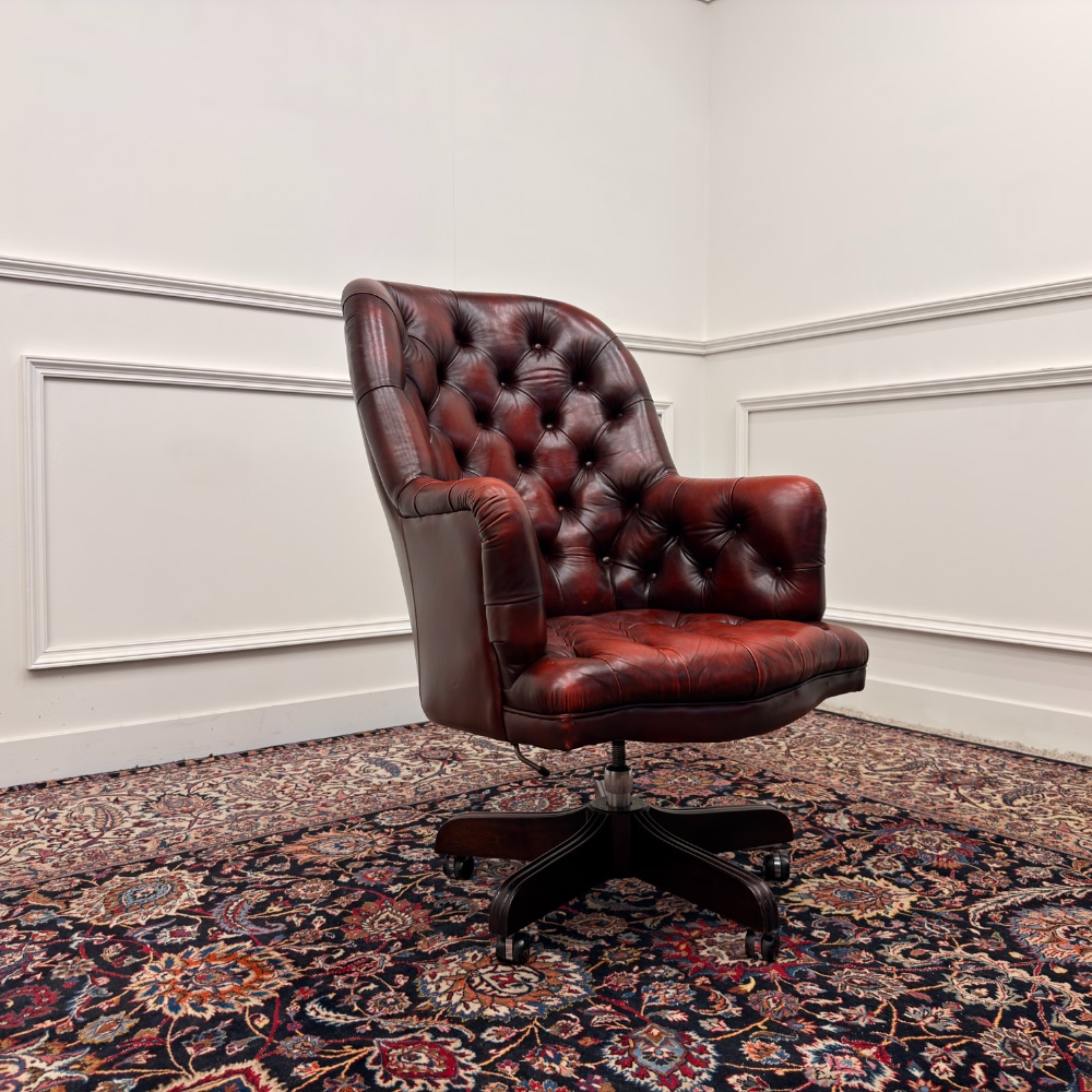 Klassischer englischer brauner Chesterfield-Bürostuhl (Nachbau)