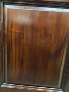 mahonie hout donker