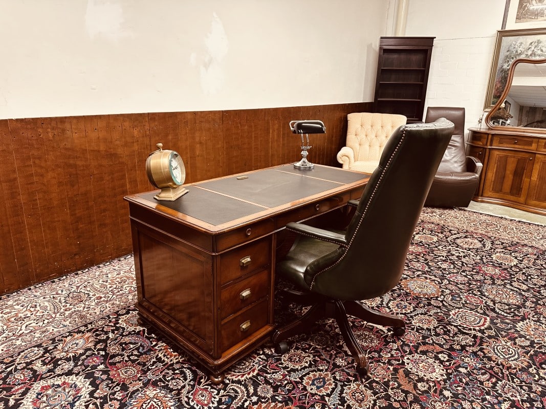 Sfeerbeeld interieur Antieke, Klassieke en Chesterfield bureaustoelen 1